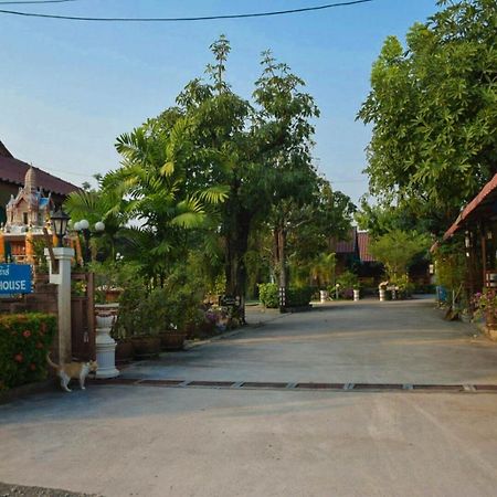 Mg Guesthouse Sukhothai Exteriör bild